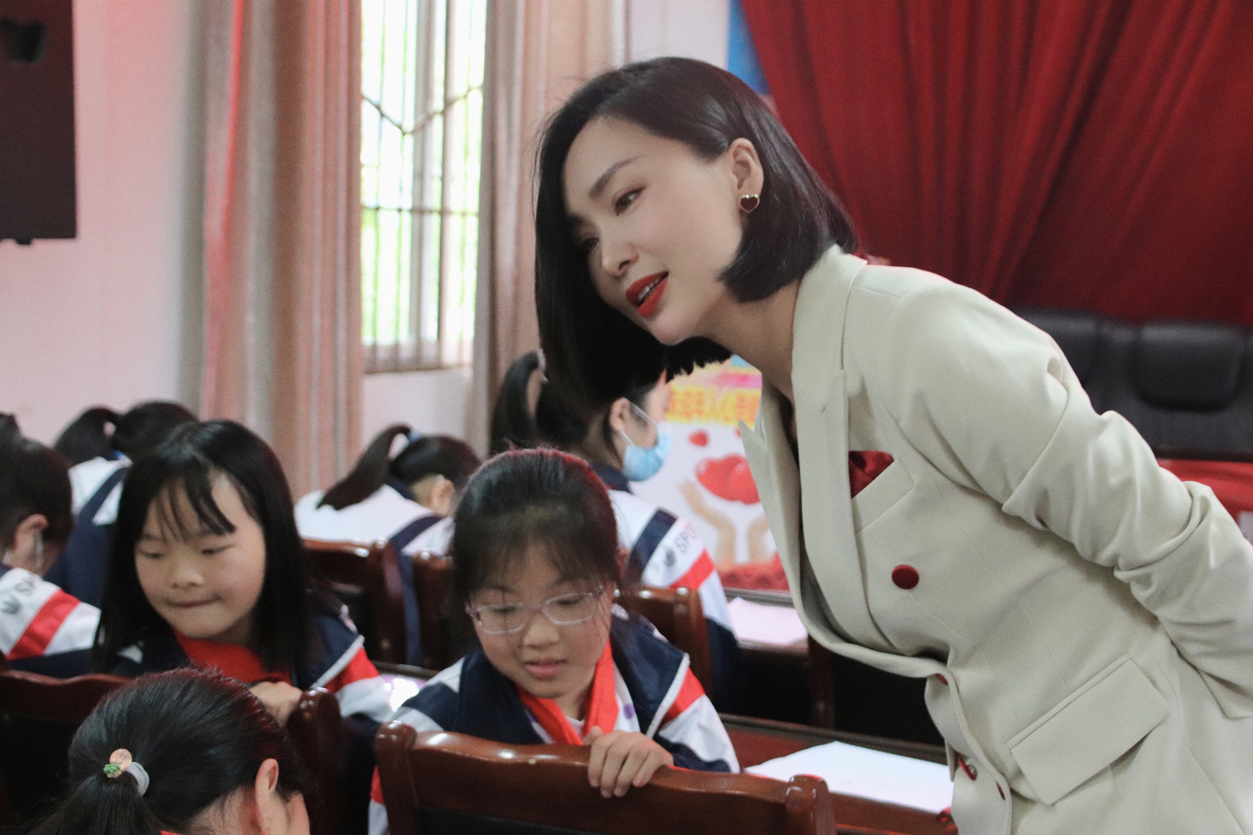 【心理健康大讲堂第三十八期】彩之灵心理王彩艳导师受邀赴邛崃开展未成年心理健康专项活动。